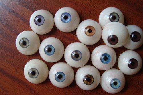 假眼的运用及硬性薄假眼片的制造